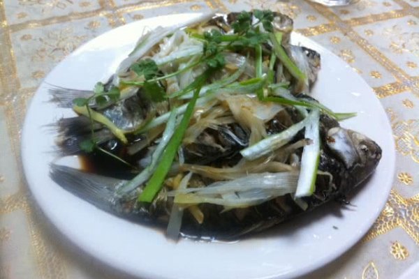 清蒸小鲫鱼的做法_【图解】清蒸小鲫鱼怎么做