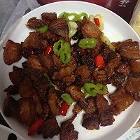 小炒肉+孜然土豆的做法图解1