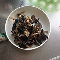 青蘑炒肉的做法图解1