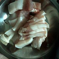 芋头红烧肉的做法图解1