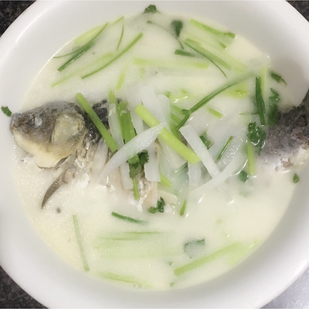 鲫鱼银丝汤