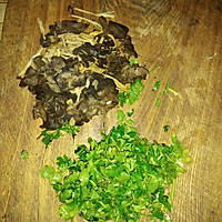 木耳黄花鸡蛋汤的做法图解1