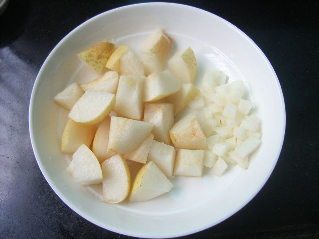 子どもが喜ぶ梨の切り方5選！食べやすいスティック切りに簡単な動物型も | おやこのくふう