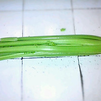 西芹炒肉片的做法图解1