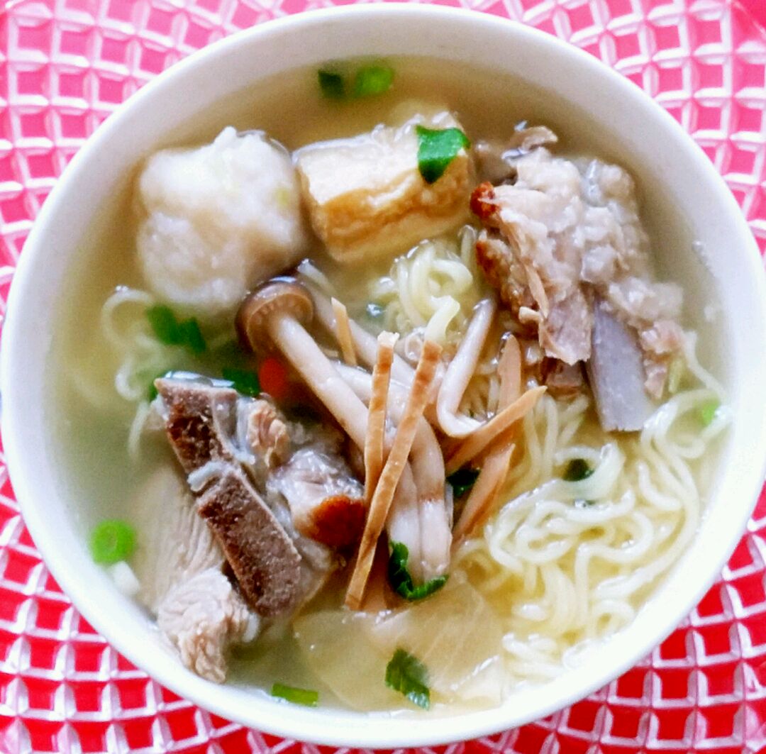 排骨鱼丸什锦面