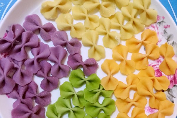 五彩缤纷蝴蝶面的做法_【图解】五彩缤纷蝴蝶