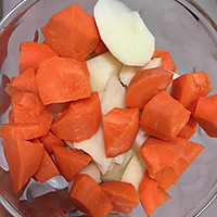 胡萝卜土豆炖牛肉的做法图解1