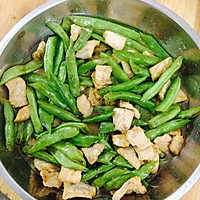 瘦肉炒四季豆的做法图解2