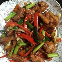 五花肉炒蒜苗的做法图解2