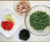 榄菜肉丁炒豇豆的做法图解1