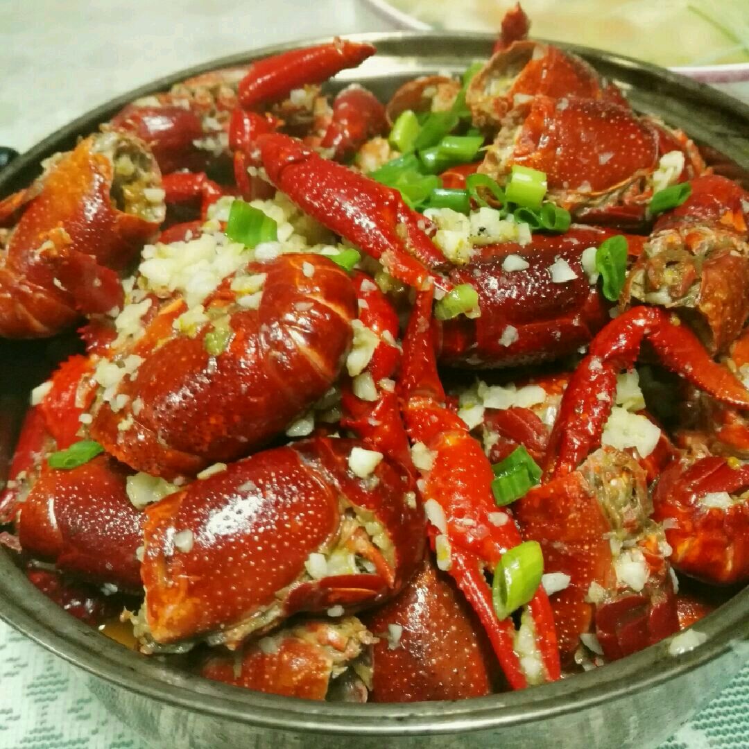 小龙虾怎么吃图解_小龙虾怎么吃