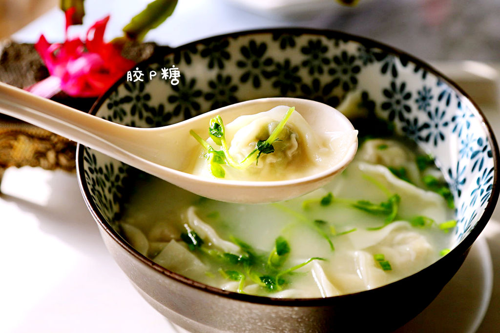 豌豆苗小馄饨(含自制馄饨皮方法)