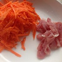 胡萝卜炒肉丝的做法图解1