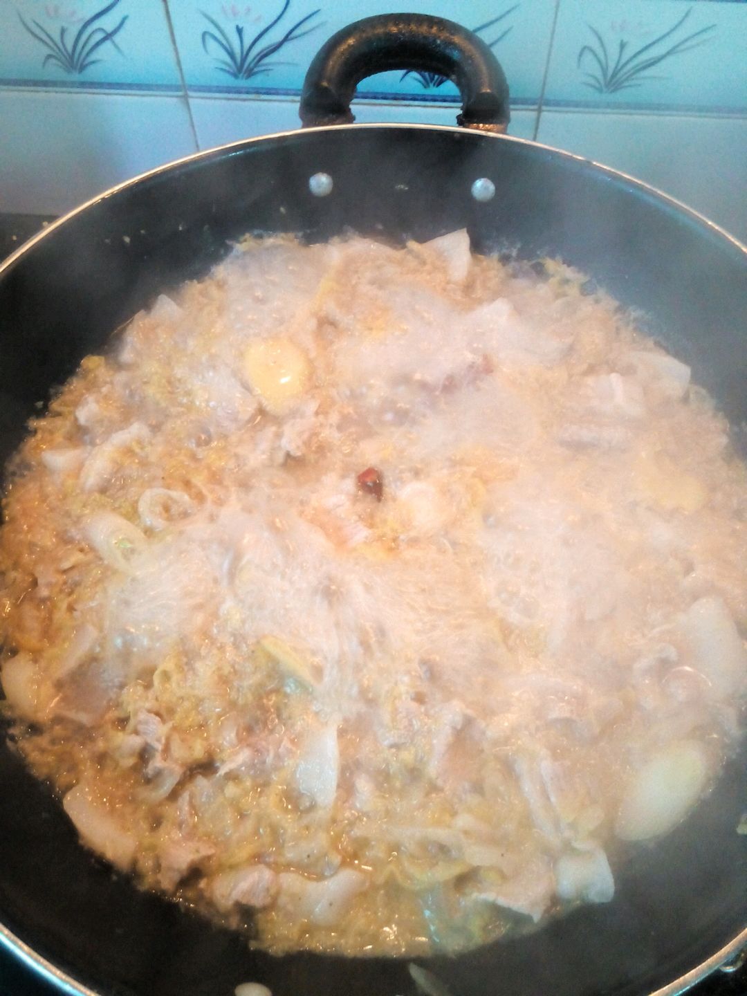 五花肉炖酸菜(家常)