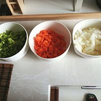 营养苦瓜丁炒鸡蛋的做法图解1
