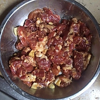 酱油炒肉片的做法图解1