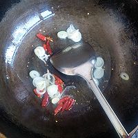 绿豆芽炒肉的做法图解2