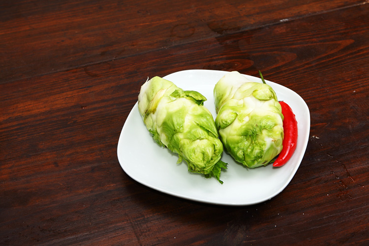 新鲜榨菜果,切片