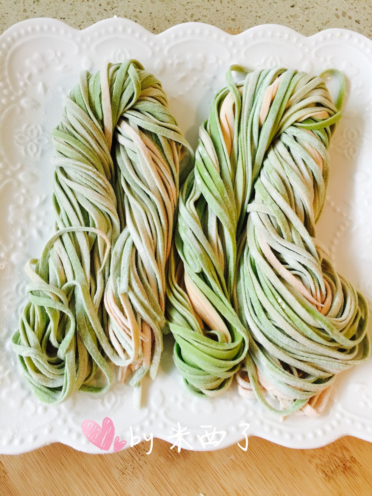 蔬菜汁双色面条
