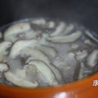 對(duì)蝦什錦煲的做法圖解5