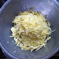 土豆丝煎饼的做法图解1