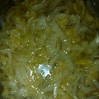 炖酸菜的做法图解2