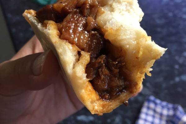 丧心病狂的红烧肉包子