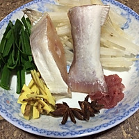 剥皮鱼汤的做法图解1