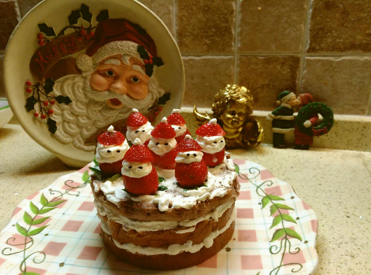 超可爱的圣诞草莓雪人蛋糕?无需抹面，新手小白也能搞定 - 哔哩哔哩