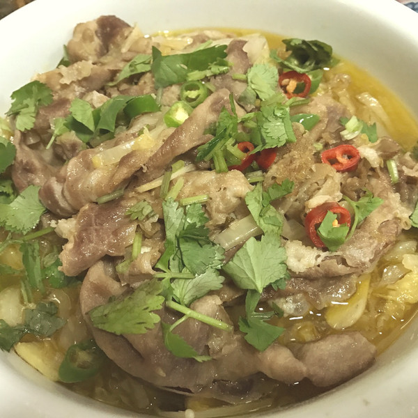 酸汤肥牛丨酸酸开胃超辣辣【微体兔模板】高档菜谱西餐菜谱图片