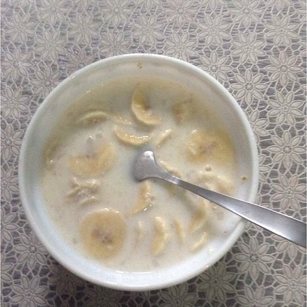 玫瑰水香的快手早餐--香蕉牛奶燕麦片做法的学