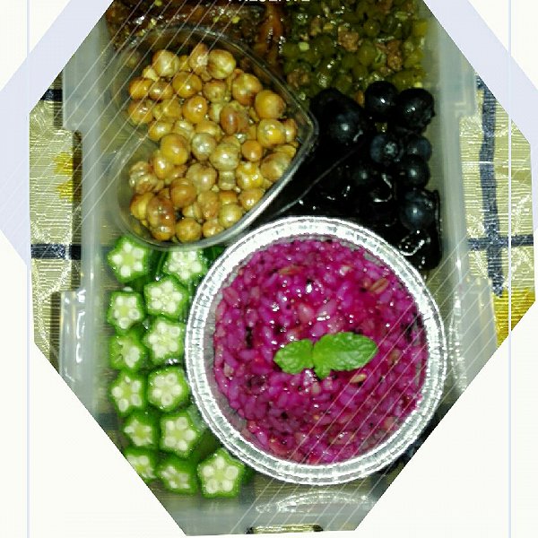 永恒记忆923的红心火龙果泥拌杂粮饭加盐烤鹰