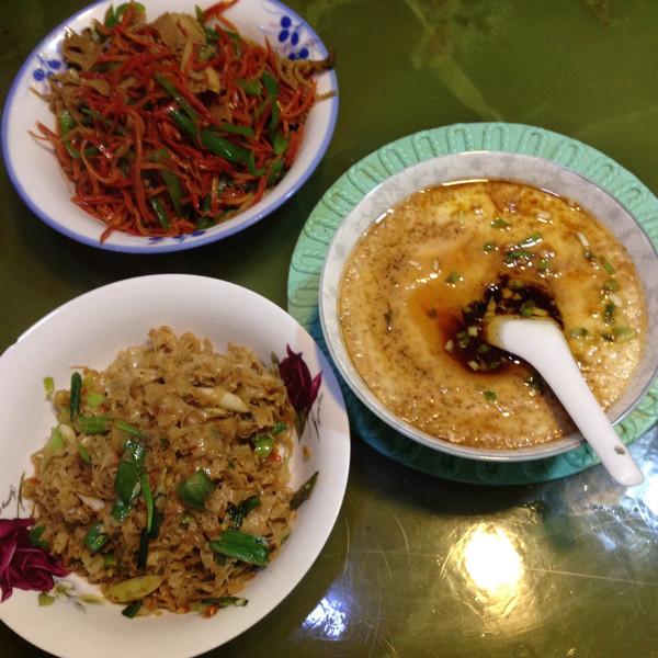 郭莲儿的牛百叶炒胡萝卜、蒸蛋、豆笋炒大蒜做