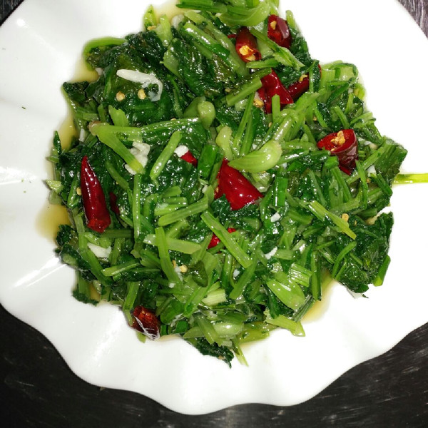 炝炒萝卜菜