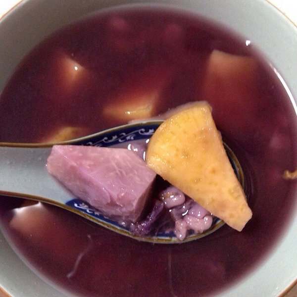 惠的美食小库的紫薯红豆薏仁黑米花生红枣粥做