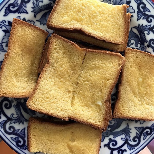 可爱的宝宝童童的奶香片(快手早餐,吐司新吃法