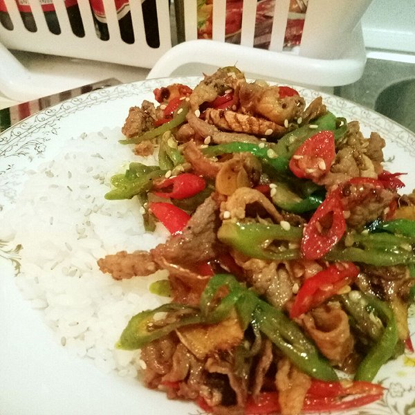 农家小炒肉盖浇饭