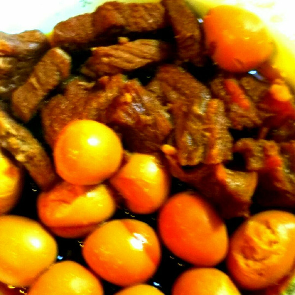 满桌的鹌鹑的牛肉美食骨架蛋酱香的照排成果学习做法直接睡图片
