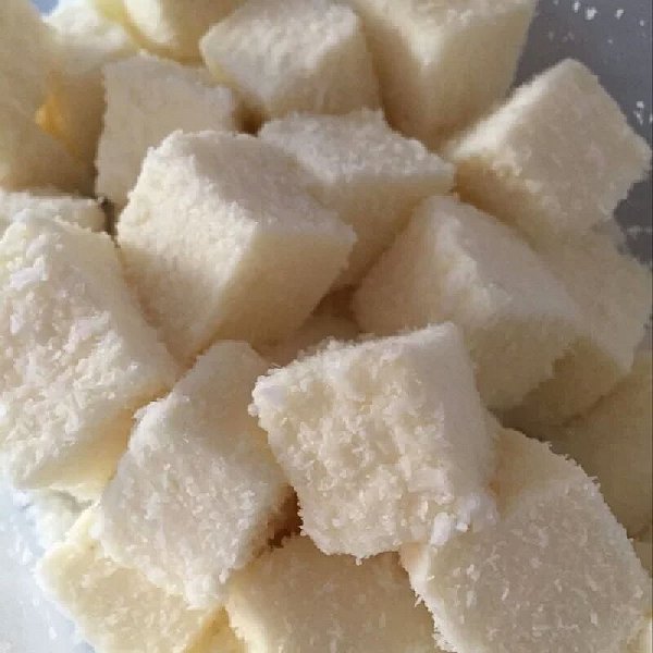 小饭团870330的椰蓉牛奶小方 简单好做的甜品