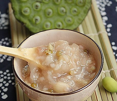 鲜莲子银耳绿豆粥-美丽厨娘的做法_【图解】鲜