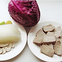 白芷紫甘蓝粉丝肉片汤的做法图解1