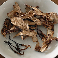 松茸虫草排骨汤的做法图解1