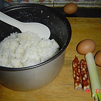 香肠鸡蛋炒饭的做法图解1